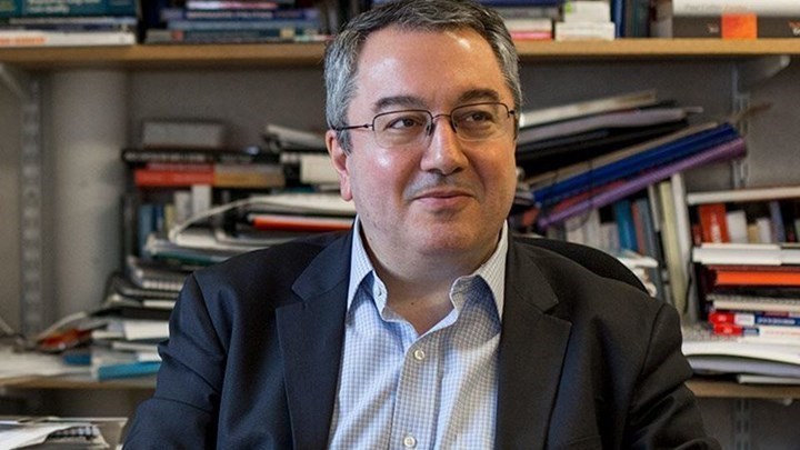 Κορονοϊός – Μόσιαλος: Δεν κινδυνεύουν οι έγκυες και τα βρέφη με τον εμβολιασμό