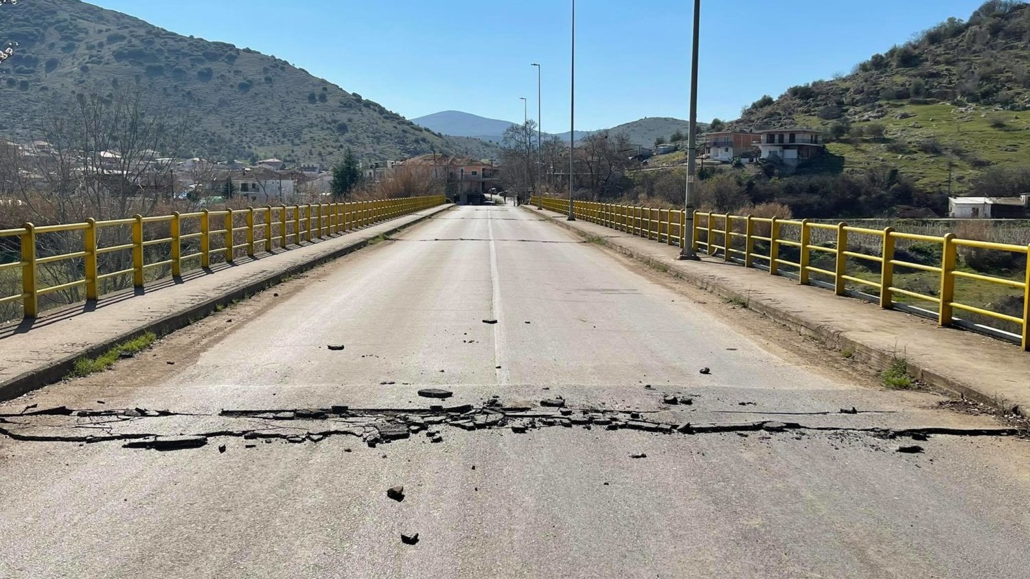 Σεισμός στην Ελασσόνα: Δύο ελαφρά τραυματίες στο Δαμάσι