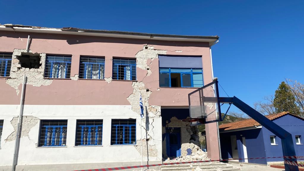 Σεισμός στην Ελασσόνα – Καταστροφές στα σχολεία: Έπεσαν οροφές και σοβάδες