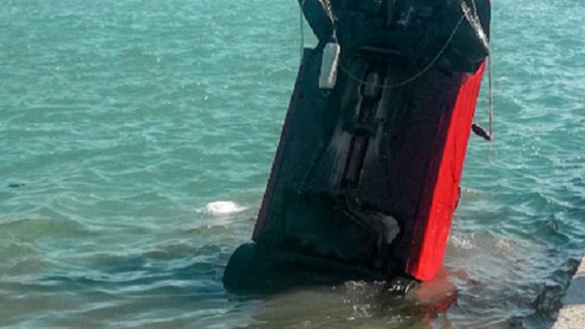 Πτώση αυτοκινήτου στο λιμάνι του Πειραιά