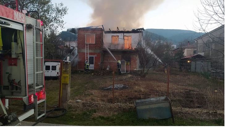 Τραγωδία στην Καβάλα: Βρέθηκε απανθρακωμένος έπειτα από φωτιά σε διπλοκατοικία – ΦΩΤΟ