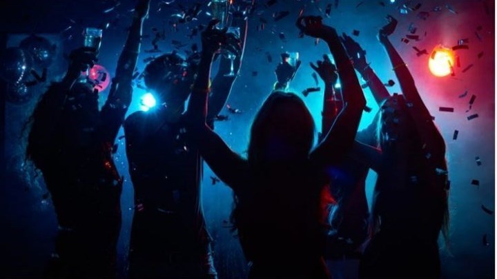 Θεσσαλονίκη: Τα κορονοπάρτι… καλά κρατούν – Χειροπέδες σε 24χρονο και πρόστιμα