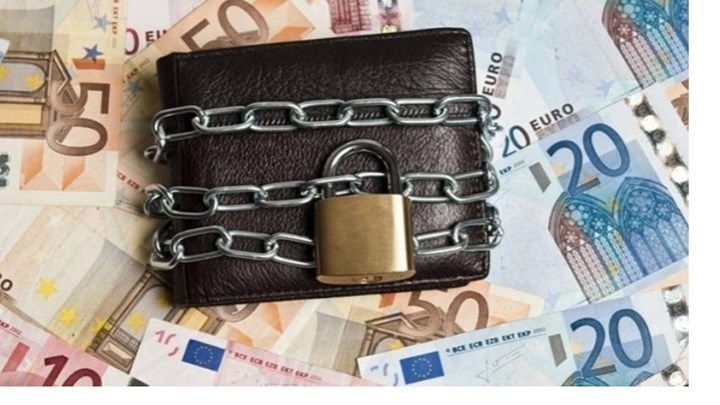 Ο «Γολγοθάς» ενός ανέργου: Γιατί του αφαίρεσαν €3.500 από τον λογαριασμό του – Τι δηλώνει η Αριάδνη Νούκα