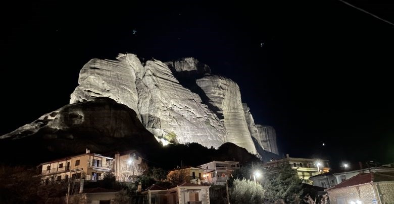 Σεισμός στην Ελασσόνα: Η στιγμή που πέφτουν βράχια από τα Μετέωρα – BINTEO