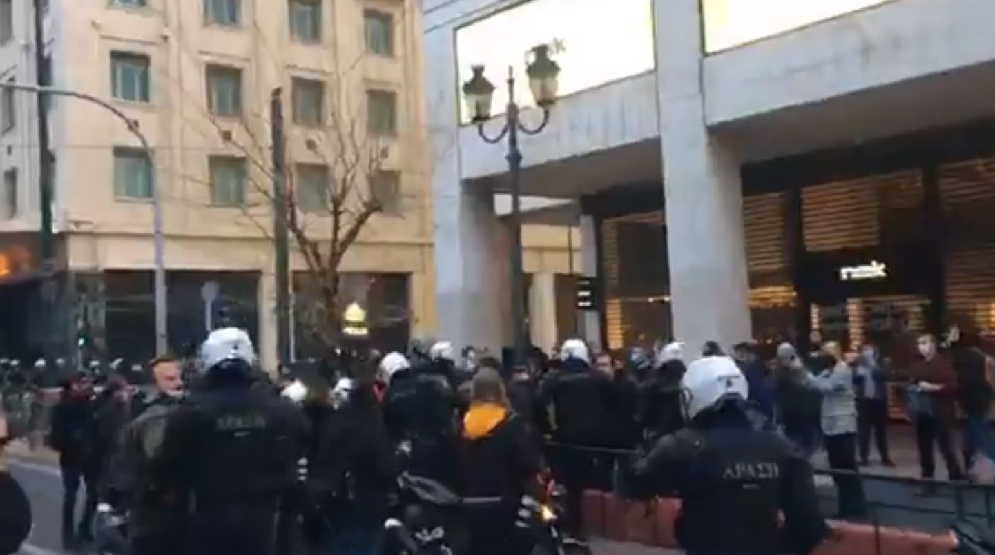 Δημήτρης Κουφοντίνας: Δέκα προσαγωγές για τα επεισόδια σε συγκέντρωση στο κέντρο της Αθήνας