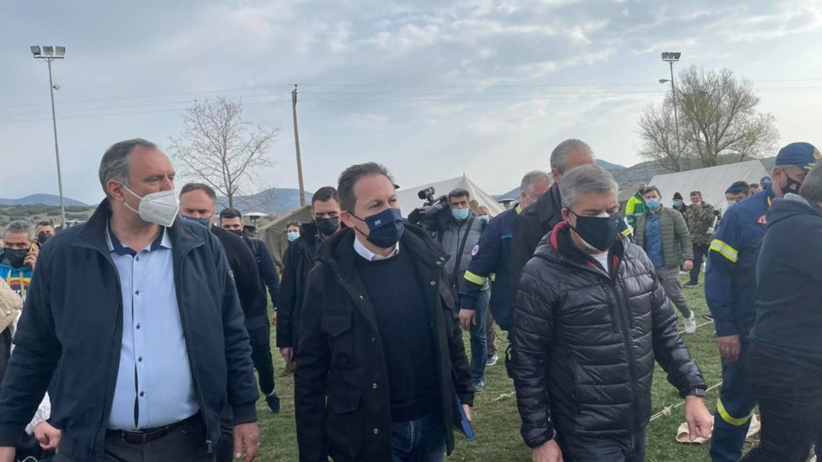 Πέτσας από Δαμάσι: Τη Δευτέρα θα κατατεθούν 300.000 ευρώ σε κάθε σεισμόπληκτο δήμο – ΦΩΤΟ