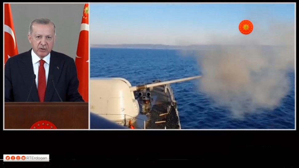 Προκλητικό σόου από Ερντογάν: Έκανε νέες εμπρηστικές δηλώσεις με πλάνα πολεμικών πλοίων να ανοίγουν πυρ