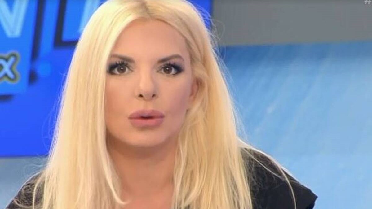 Θύμα του κορονοϊού η Αννίτα Πάνια: Η εκπομπή της «κόπηκε» στον αέρα εξαιτίας κρουσμάτων – ΒΙΝΤΕΟ