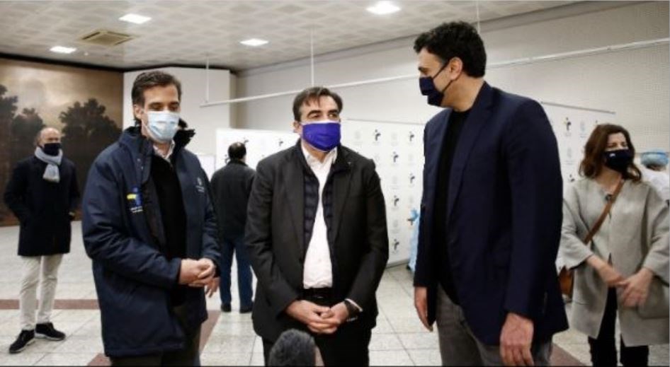 Κικίλιας από Σύνταγμα: Παρακολουθούμε το θέμα των μεταλλάξεων – Σχοινάς: Η Ελλάδα κάνει ένα θαύμα