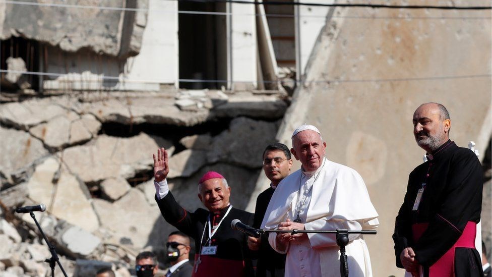 Ο Πάπας στη Μοσούλη – Προσευχήθηκε στην εκκλησία που κατέστρεψαν τζιχαντιστές – ΦΩΤΟ – ΒΙΝΤΕΟ
