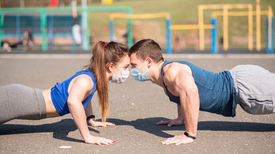 Κορονοϊός: Πόσο ασφαλής είναι η χρήση μάσκας για τους υγιείς στα γυμναστήρια – Τι έδειξε νέα έρευνα