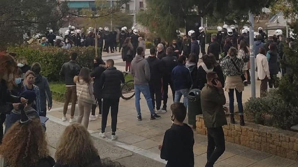 Νέα Σμύρνη: Καταγγελίες ότι συνελήφθησαν δασκάλα και ο σύντροφός της – Τι αναφέρει σύλλογος εκπαιδευτικών