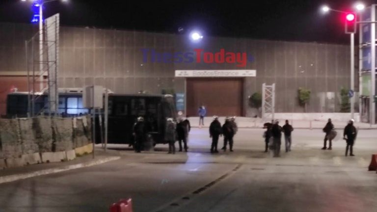 Σε αστυνομικό κλοιό το ΑΠΘ: Πέντε προσαγωγές – Στο σημείο και βουλευτές του ΣΥΡΙΖΑ