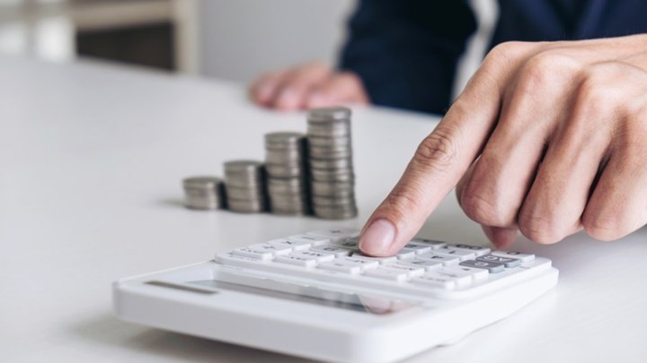 Στο τραπέζι η μείωση των εισφορών στη μισθωτή απασχόληση – Τι θα κερδίσουν εργαζόμενοι και εργοδότες – Παραδείγματα