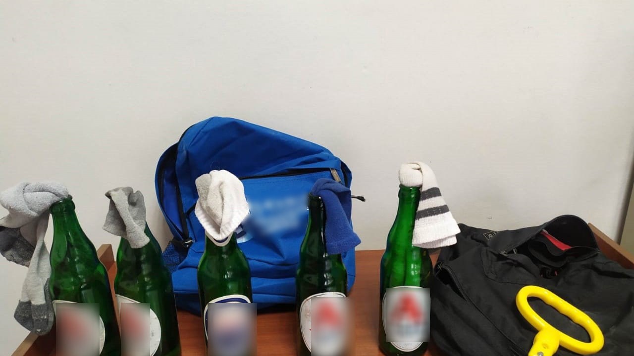 Υπουργείο Προστασίας του Πολίτη: Εντοπίστηκαν δεκάδες μολότοφ στη Νέα Σμύρνη – ΦΩΤΟ