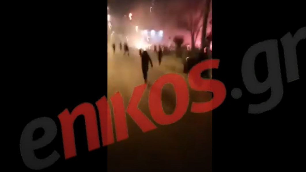 Πεδίο μάχης η Νέα Σμύρνη – ΒΙΝΤΕΟ από τα επεισόδια