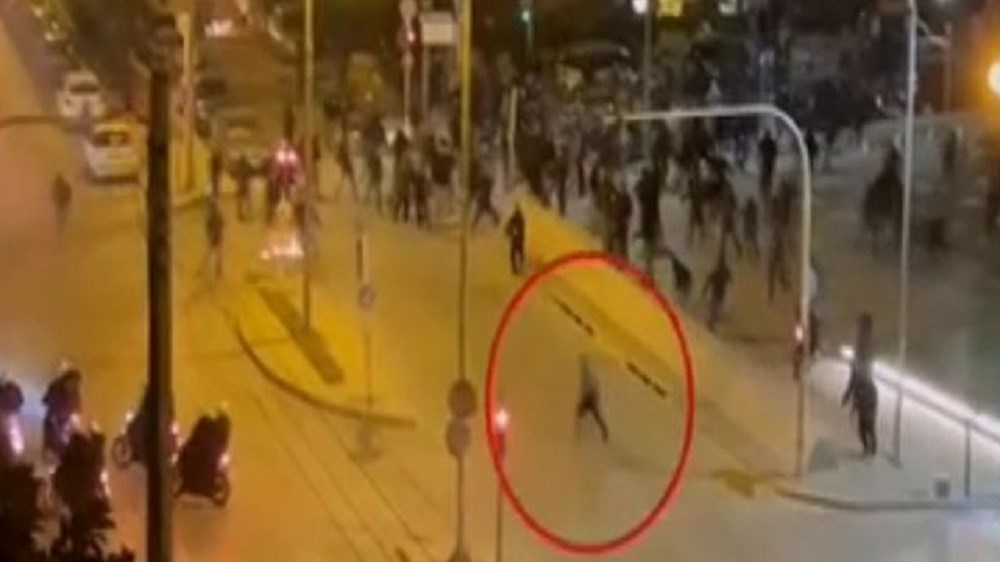 Επίθεση στον αστυνομικό στη Νέα Σμύρνη: Αναζητούν τον “Ινδιάνο” δράστη – Πού στρέφονται οι έρευνες