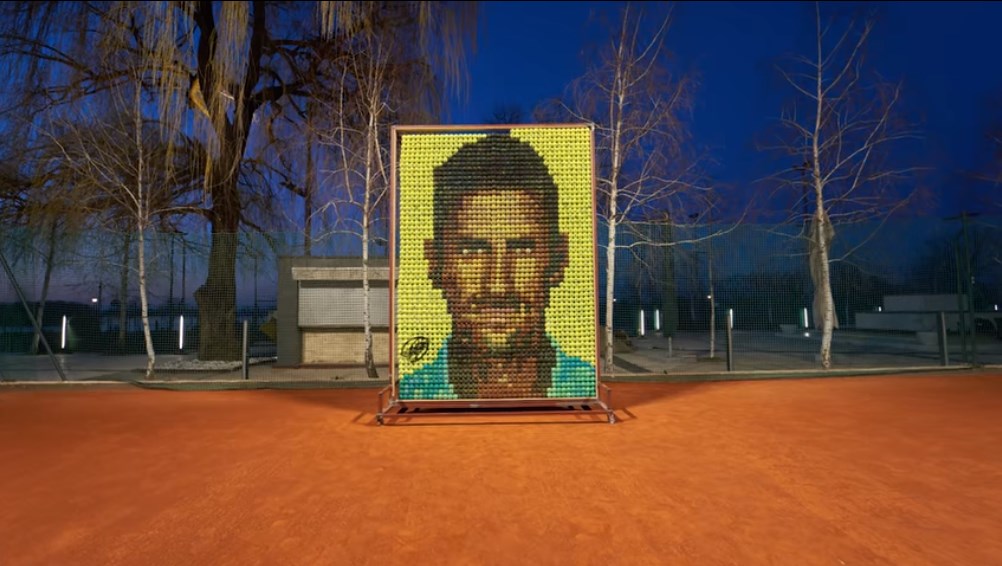 Νόβακ Τζόκοβιτς: Οι Σέρβοι τον τίμησαν με ένα καταπληκτικό πορτρέτο από μπαλάκια του τένις