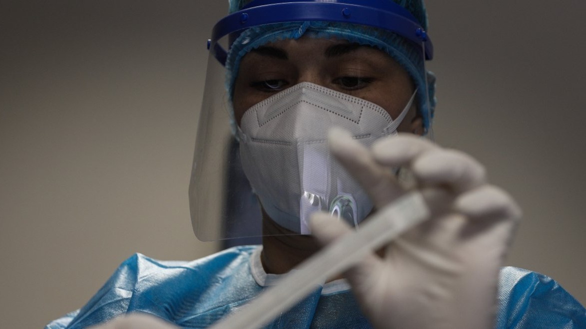 Κορονοϊός: Πού εντοπίζονται τα 2.633 νέα κρούσματα – “Φλέγεται” η Αττική