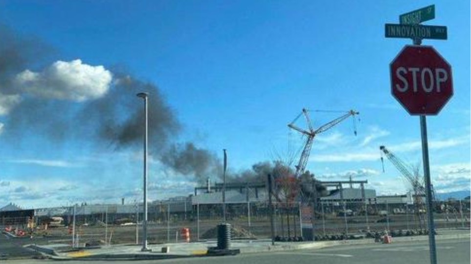 ΗΠΑ: Η πυροσβεστική επιχειρεί στο γιγαντιαίο εργοστάσιο της Tesla στο Φρίμοντ – ΒΙΝΤΕΟ