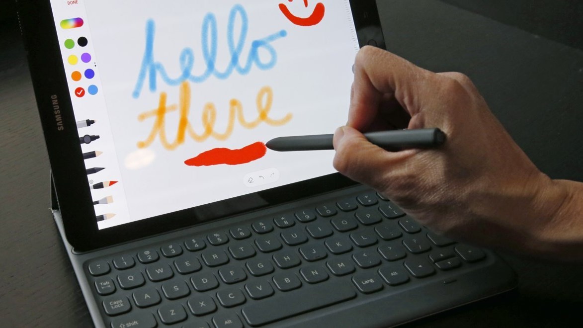 Voucher για laptop και tablet: Σήμερα η υπογραφή της ΚΥΑ – Πότε θα ανοίξει η πλατφόρμα και ποιοι είναι δικαιούχοι