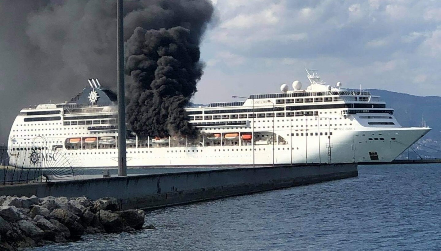 Φωτιά σε κρουαζιερόπλοιο στο λιμάνι της Κέρκυρας – ΦΩΤΟ – ΒΙΝΤΕΟ