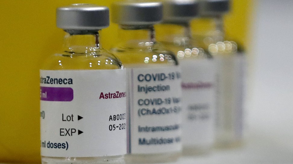 Εμβόλιο AstraZeneca: Αυτή είναι η απόφαση της Εθνικής Επιτροπής Εμβολιασμών