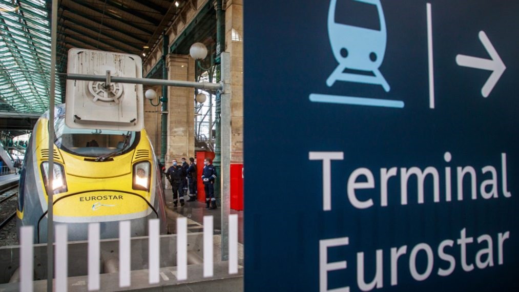 Παρίσι: Επίθεση με μαχαίρι σε αστυνομικό – Νεκρός ο δράστης