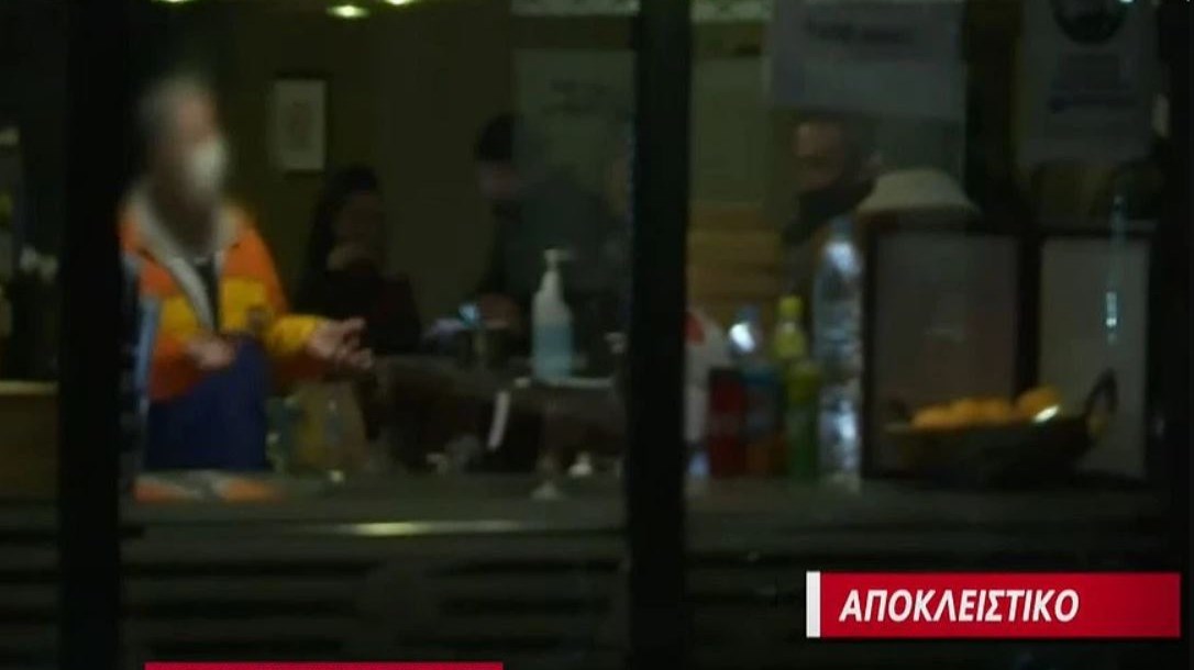 Κορονοϊός: Έφοδος της Αστυνομίας σε μπαρ στην Αθήνα που σέρβιρε ποτά – ΒΙΝΤΕΟ