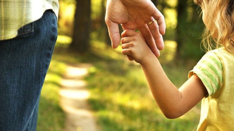 Επίδομα παιδιού: Ποιοι το δικαιούνται μετά τα 18 έτη – Πότε θα καταβληθεί