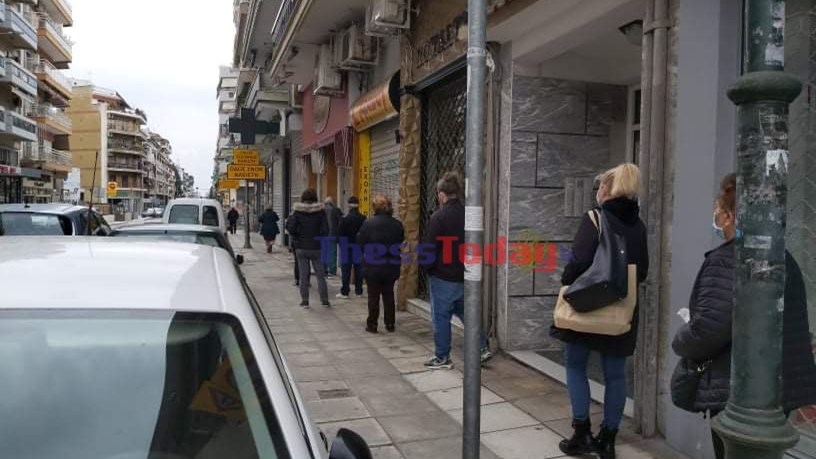 Θεσσαλονίκη: Ουρές στους φούρνους για μια λαγάνα – Γεμάτο κόσμο και το Καπάνι – ΦΩΤΟ – ΒΙΝΤΕΟ