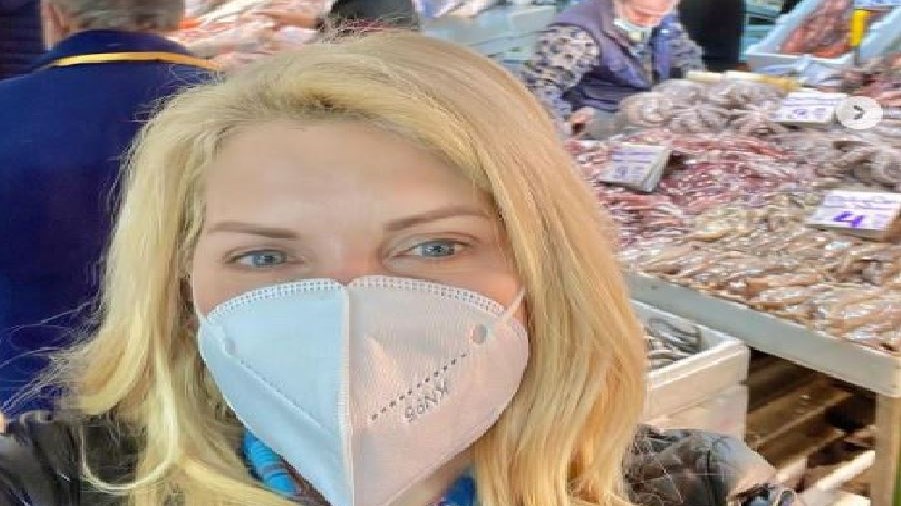 Ελένη Μενεγάκη: Χαμός στα social media για τα ψώνια στη Βαρβάκειο