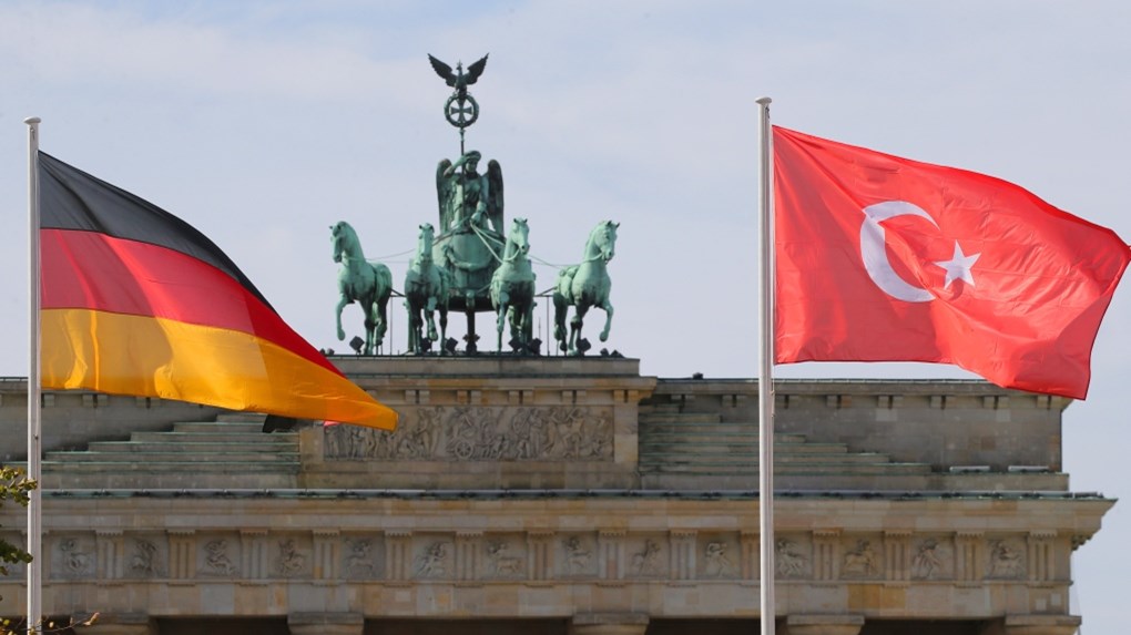 Handelsblatt: Γερμανία και Τουρκία διαπραγματεύονται νέα συμφωνία για το προσφυγικό – Το παρασκήνιο