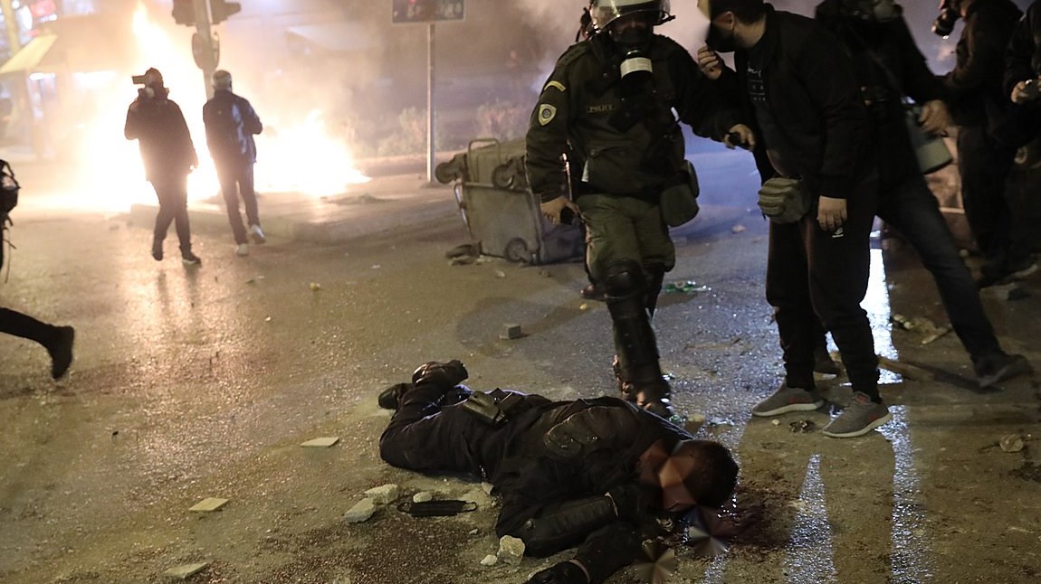 «Μου έλεγαν εδώ θα πεθάνεις» – Ολόκληρη η κατάθεση του τραυματισμένου αστυνομικού