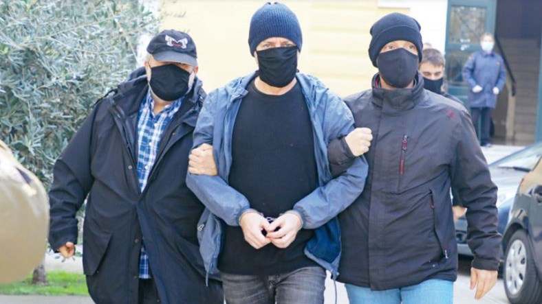 Δημήτρης Λιγνάδης: Από “κόσκινο” οι συνομιλίες και οι αναζητήσεις του στα κοινωνικά δίκτυα