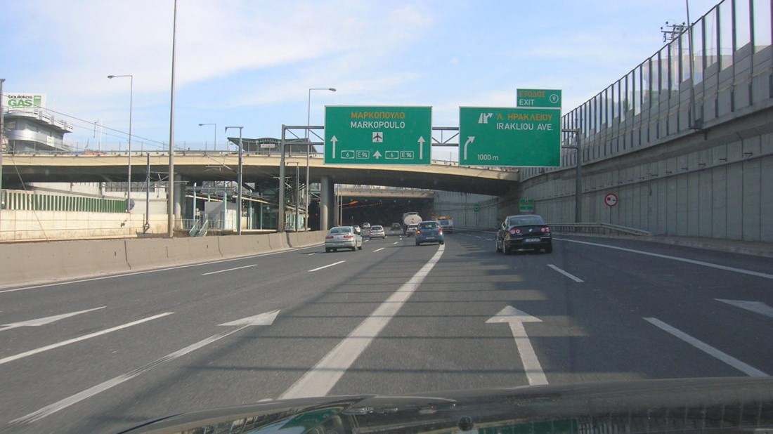 Μεγάλο μποτιλιάρισμα στην Αττική Οδό – Έπεσαν υλικά από φορτηγό