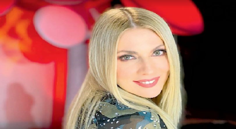 Σμαράγδα Καρύδη για την περιπέτεια της με τον κορονοϊό: Τη σκαπούλαρα και προχωρώ μπροστά