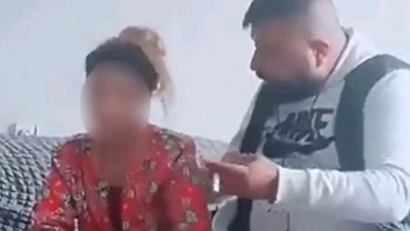 Οργή στην Τουρκία: Συνελήφθη πατέρας που χάιδευε κάτω από τα ρούχα της την κόρη του σε βίντεο στο TikTok
