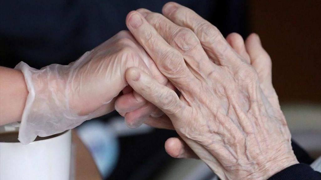 Κορονοϊός: Αυξημένη η πιθανότητα επαναλοίμωξης των ηλικιωμένων – Πόσο μειώνεται η ανοσία στους άνω των 65