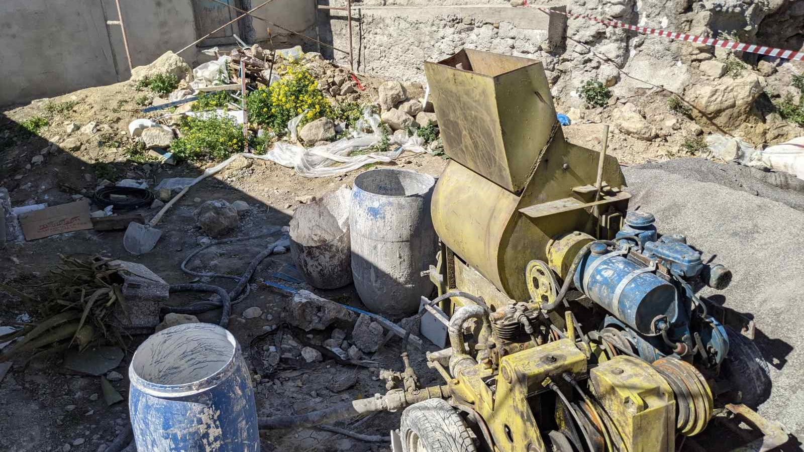 Κρήτη: Τα τελευταία λόγια του δίχρονου αγοριού πριν πέσει στο βαρέλι-Συγκλονίζει η μαρτυρία γειτόνισσας