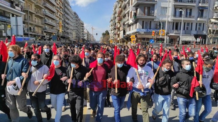 Θεσσαλονίκη: Πορεία κατά του νόμου για τα ΑΕΙ – ΦΩΤΟ – ΒΙΝΤΕΟ
