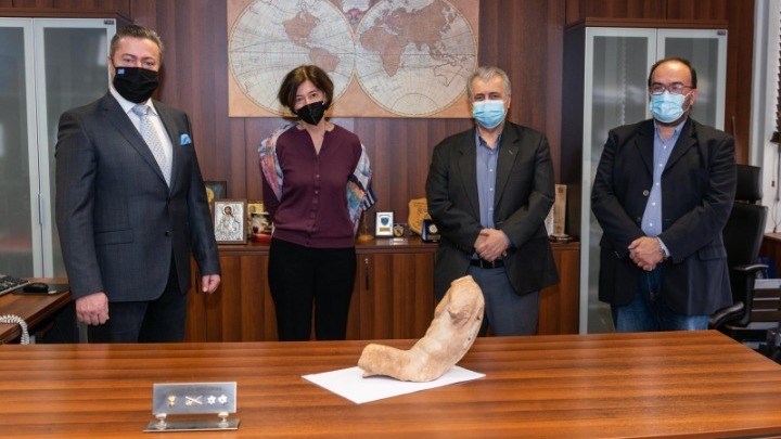 Συνελήφθη αρχαιοκάπηλος: Πουλούσε άγαλμα της Ακρόπολης 100.000 ευρώ – ΦΩΤΟ – ΒΙΝΤΕΟ