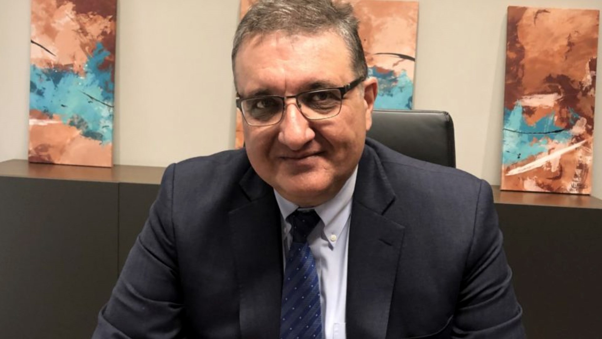 Εξαδάκτυλος: Θα αυξηθούν οι νεκροί και οι διασωληνωμένοι – Τι πρέπει να ανοίξει πρώτα – ΒΙΝΤΕΟ