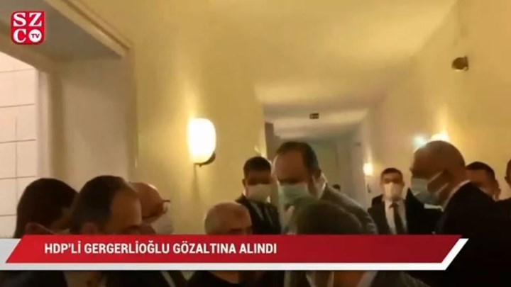 Τουρκία: Τι δηλώνει ο βουλευτής που συνελήφθη με τις πιτζάμες και τις παντόφλες στο Κοινοβούλιο