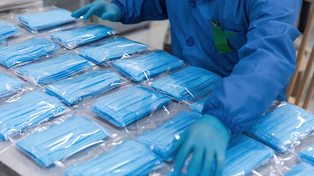 Spiegel: Ενδείξεις… σκανδάλου σε κυβερνητική αγορά μασκών στην Γερμανία