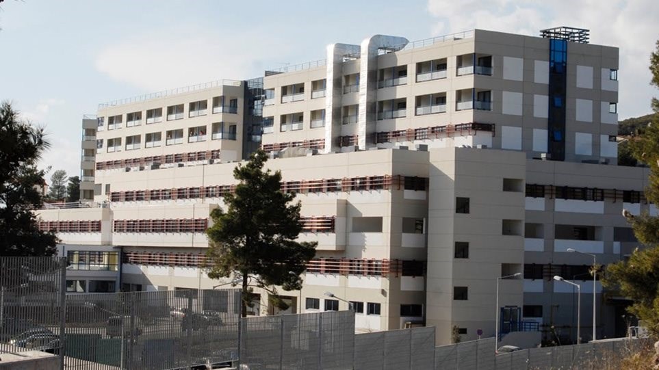 Μαλεσίνα: Ένας γάμος και ο συνωστισμός στα καφενεία έφεραν 10 νεκρούς σε 18 ημέρες – ΒΙΝΤΕΟ