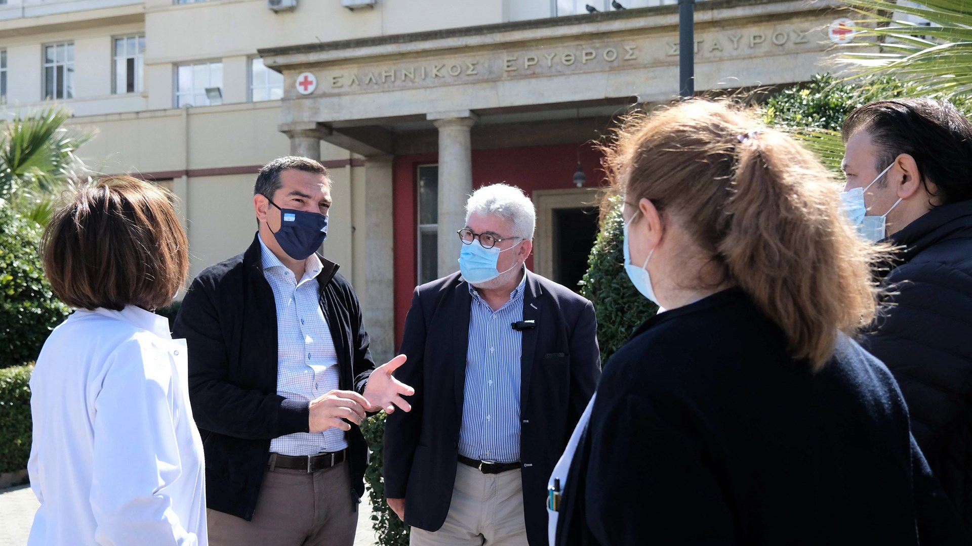 Τσίπρας από “Ερυθρό Σταυρό”: “Εικόνα κατάστασης πολέμου” σχεδόν σε όλα τα νοσοκομεία της Αττικής