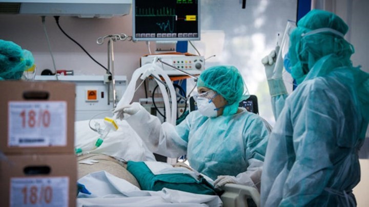 Κορονοϊός: “Εφιάλτης” στα νοσοκομεία, στο “κόκκινο” ο δείκτης θετικότητας – Δύσκολη και αυτή η εβδομάδα