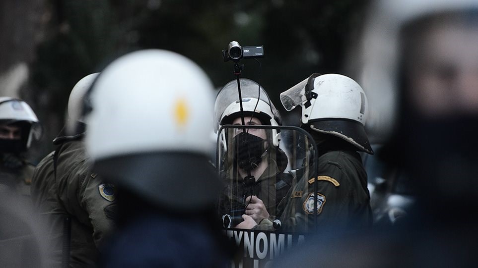 Ομάδα Δράση: Με αριθμό στα κράνη και κάμερα στις στολές – Πώς θα καταγράφονται οι επιχειρήσεις