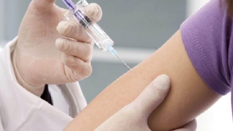 Μελέτη ΕΚΠΑ: Ποιες ηλικίες αναπτύσσουν μεγαλύτερη ανοσία μετά τον εμβολιασμό κατά του κορονοϊού